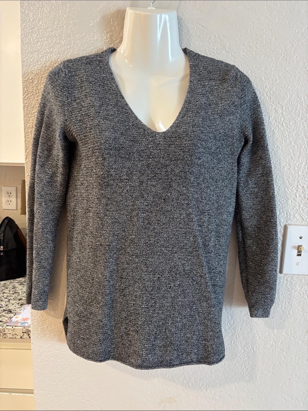 Old Navy Gray V-Neck Women's Sweater